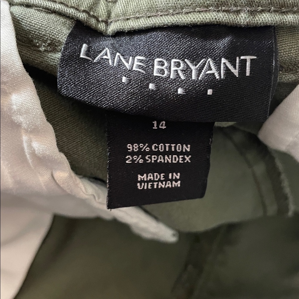 I1- Lane Bryant Women’s 14 large Olive Green Shorts - Picture 3 of 3